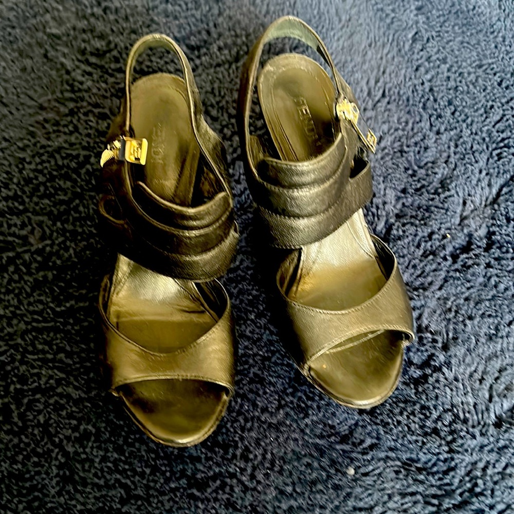 Good condition high heels fendi shoes